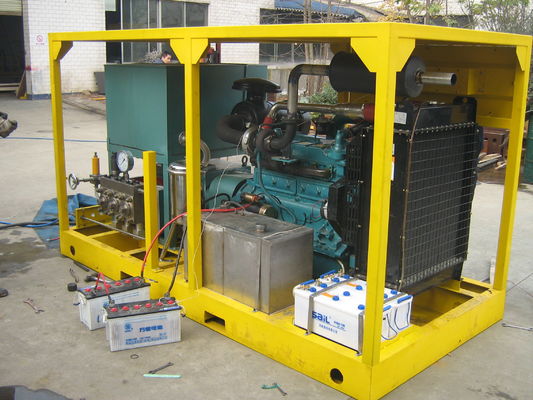 Machine de nettoyage industriel à jet d'eau de 55 kW 10000psi Propulsée par moteur diesel